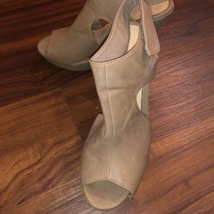 Chinese Laundry Wedge